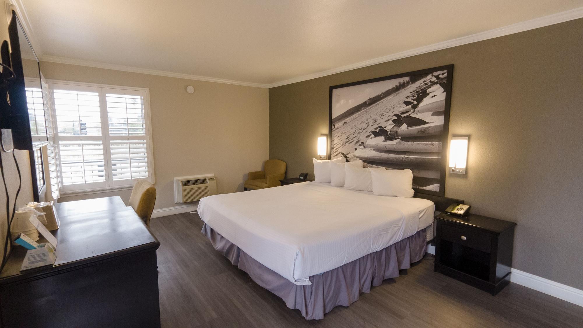 Super 8 By Wyndham Santa Cruz Beach Boardwalk Екстериор снимка
