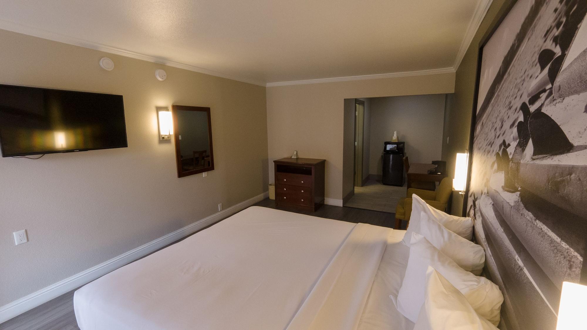 Super 8 By Wyndham Santa Cruz Beach Boardwalk Екстериор снимка