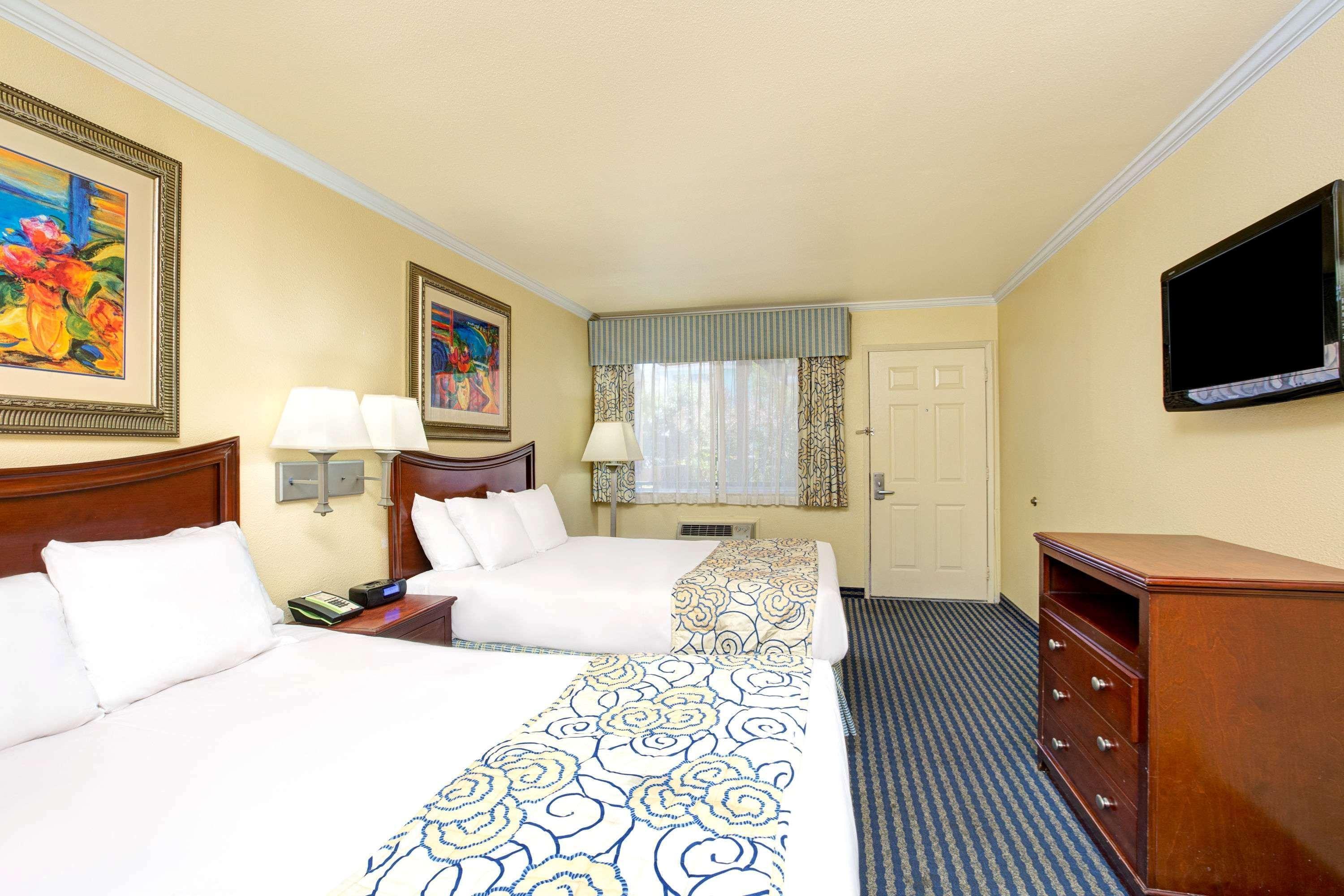 Super 8 By Wyndham Santa Cruz Beach Boardwalk Екстериор снимка