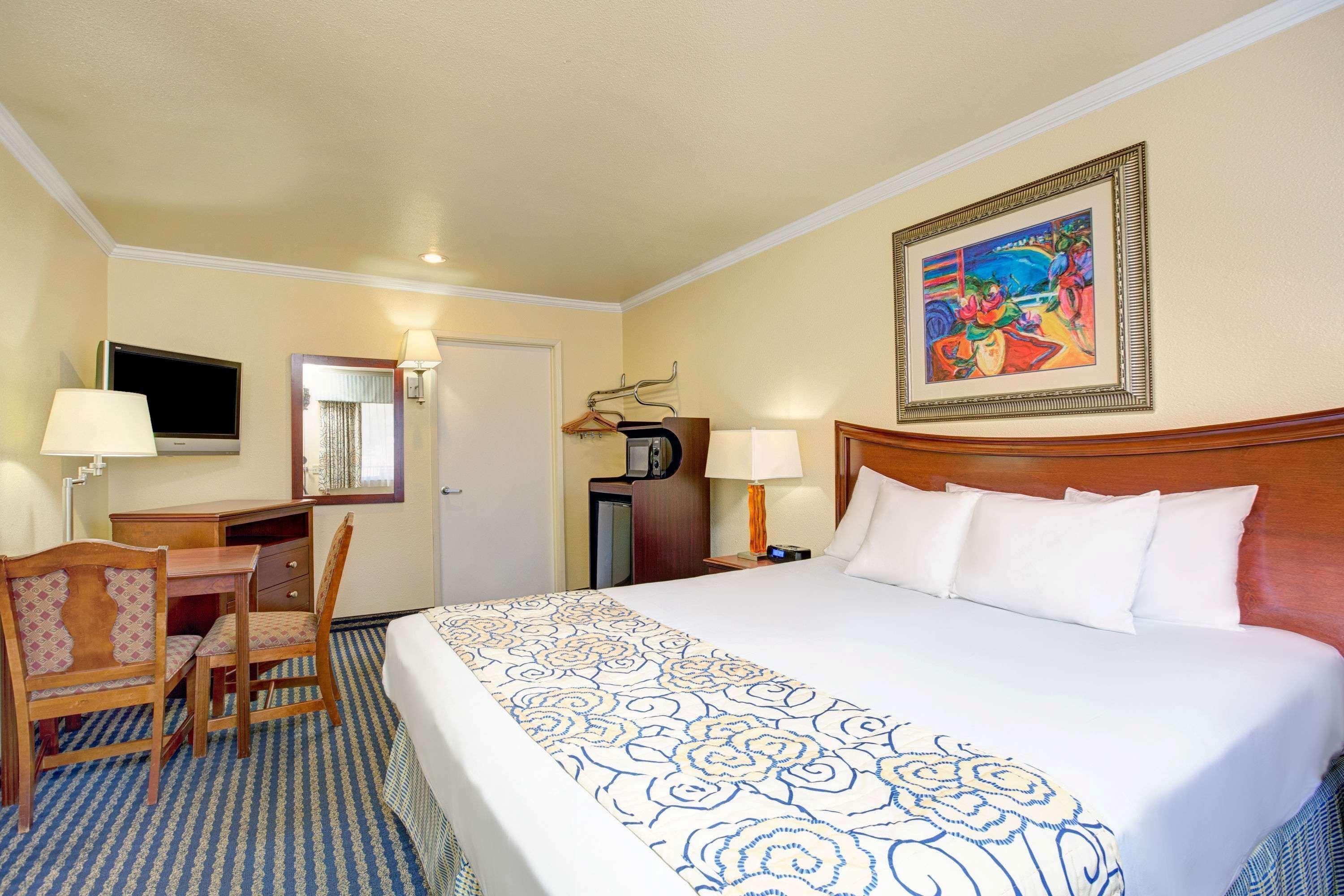 Super 8 By Wyndham Santa Cruz Beach Boardwalk Екстериор снимка