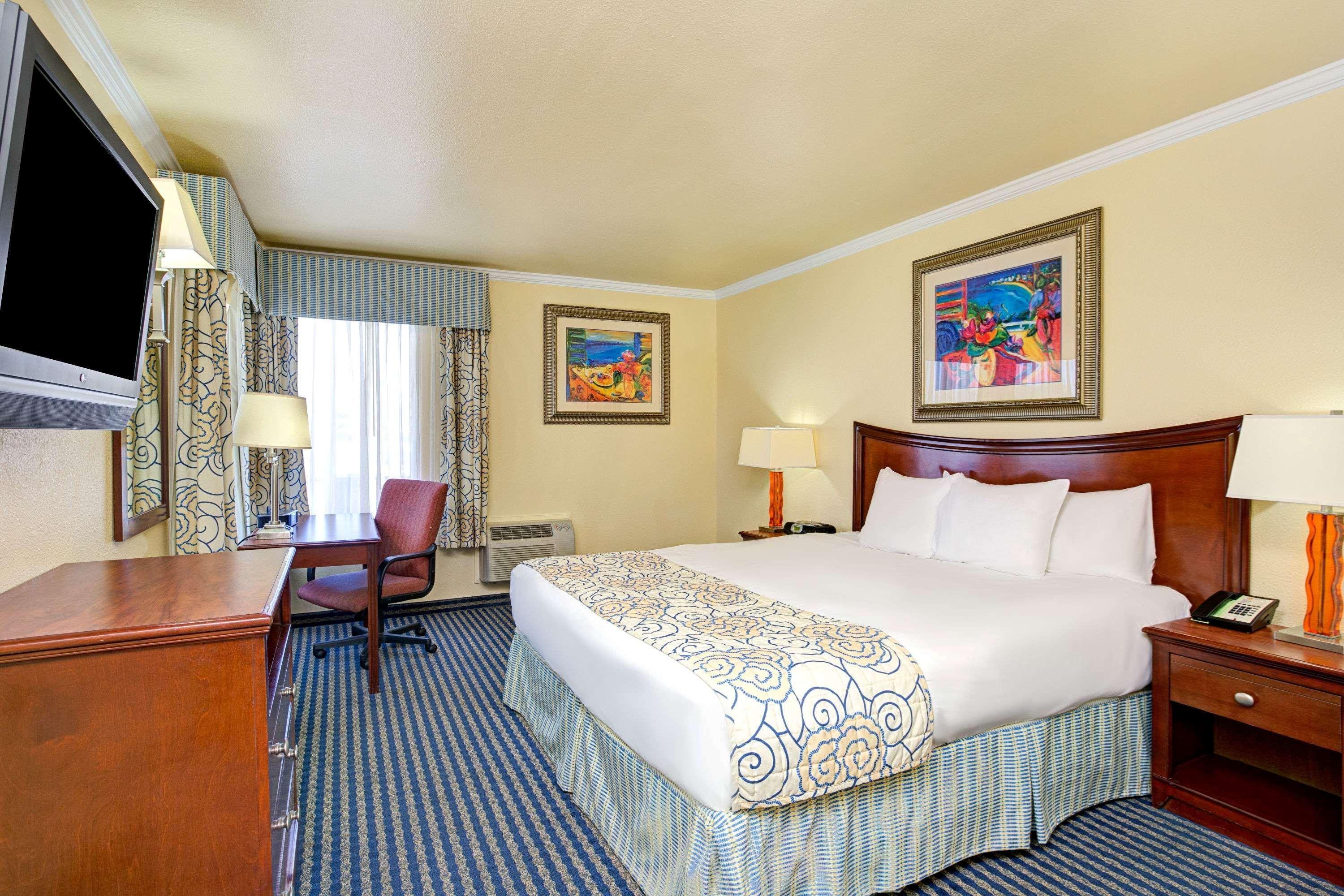 Super 8 By Wyndham Santa Cruz Beach Boardwalk Екстериор снимка