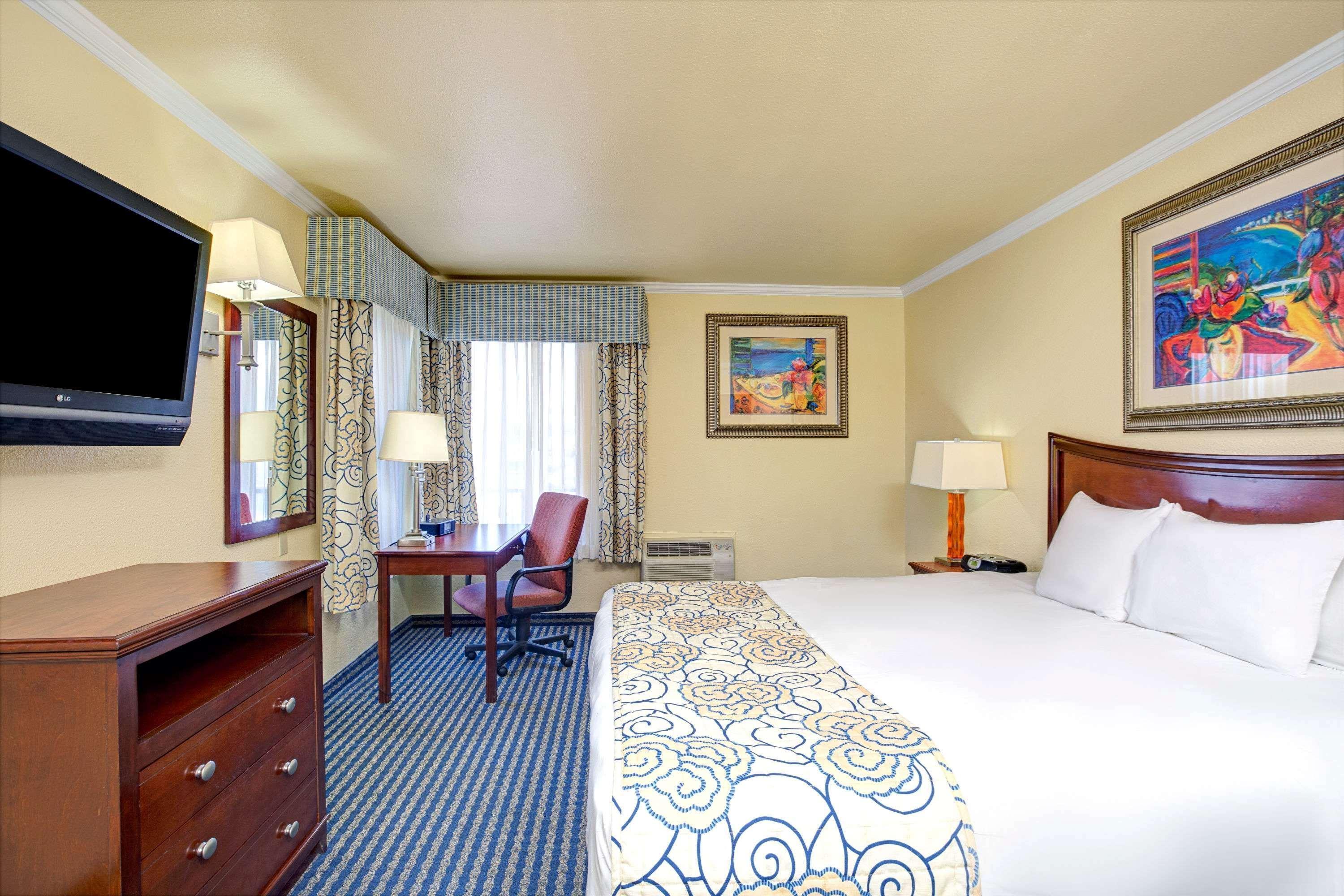 Super 8 By Wyndham Santa Cruz Beach Boardwalk Екстериор снимка