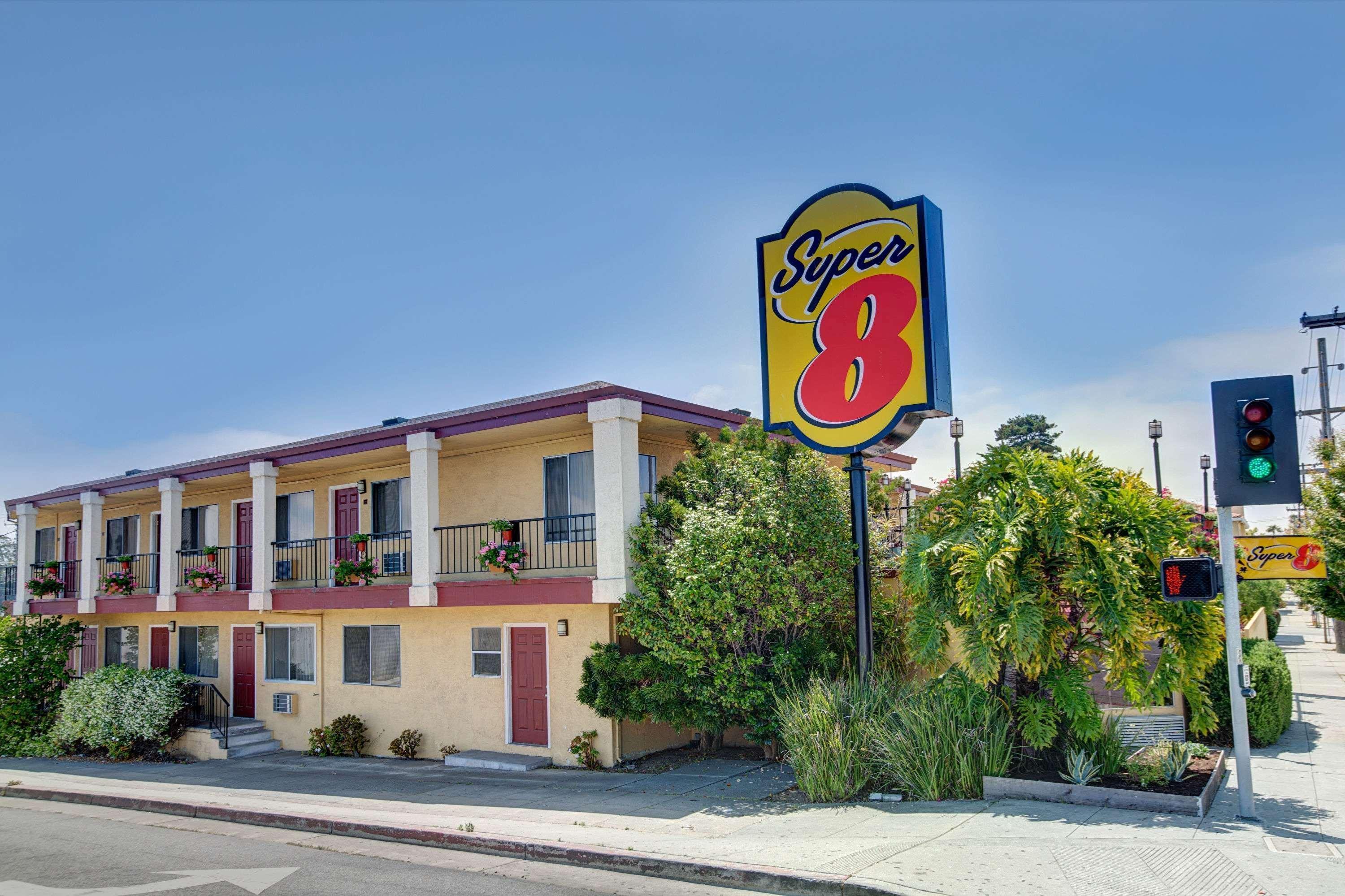 Super 8 By Wyndham Santa Cruz Beach Boardwalk Екстериор снимка